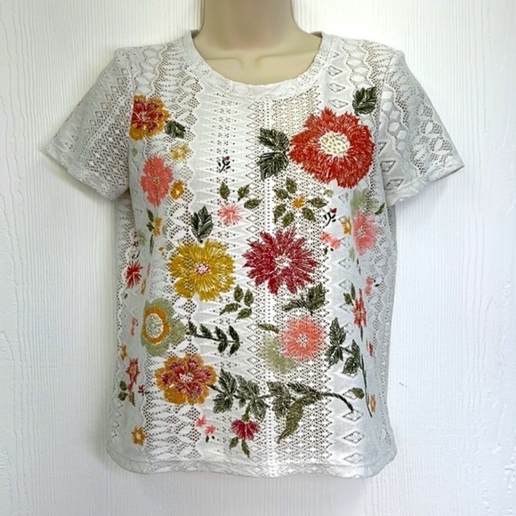 Zara - Bright Floral White Lace Short Sleeve Top Size Small - Picture 4 of 11